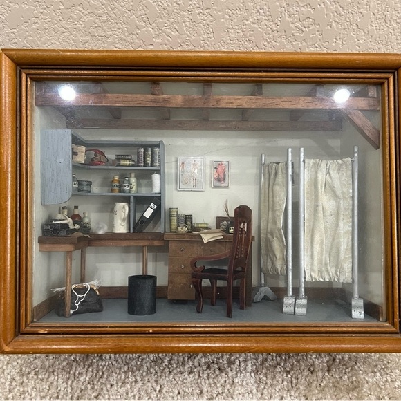 Vintage Miniature Shadow Box Doctor/ Physician’s Office Diorama 13x9x5 Framed, - Picture 12 of 14